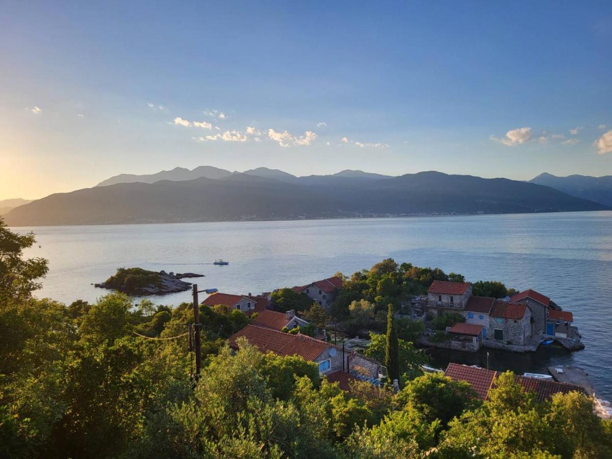 Holiday Home Brinic Tivat Eksteriør billede