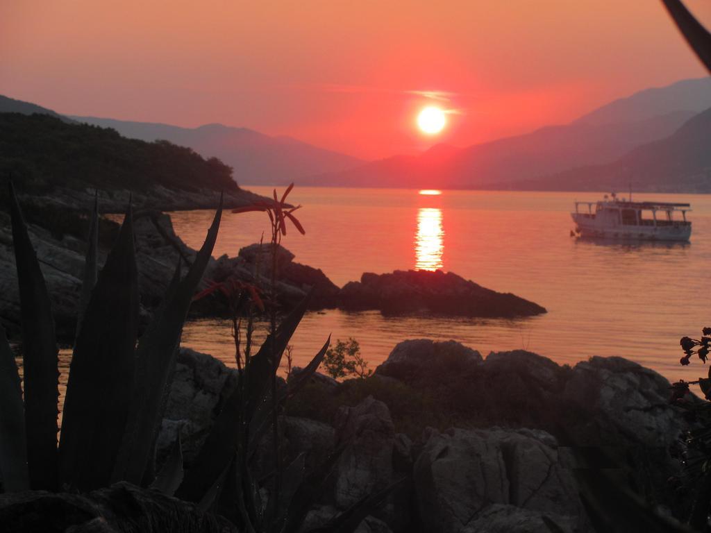 Holiday Home Brinic Tivat Værelse billede