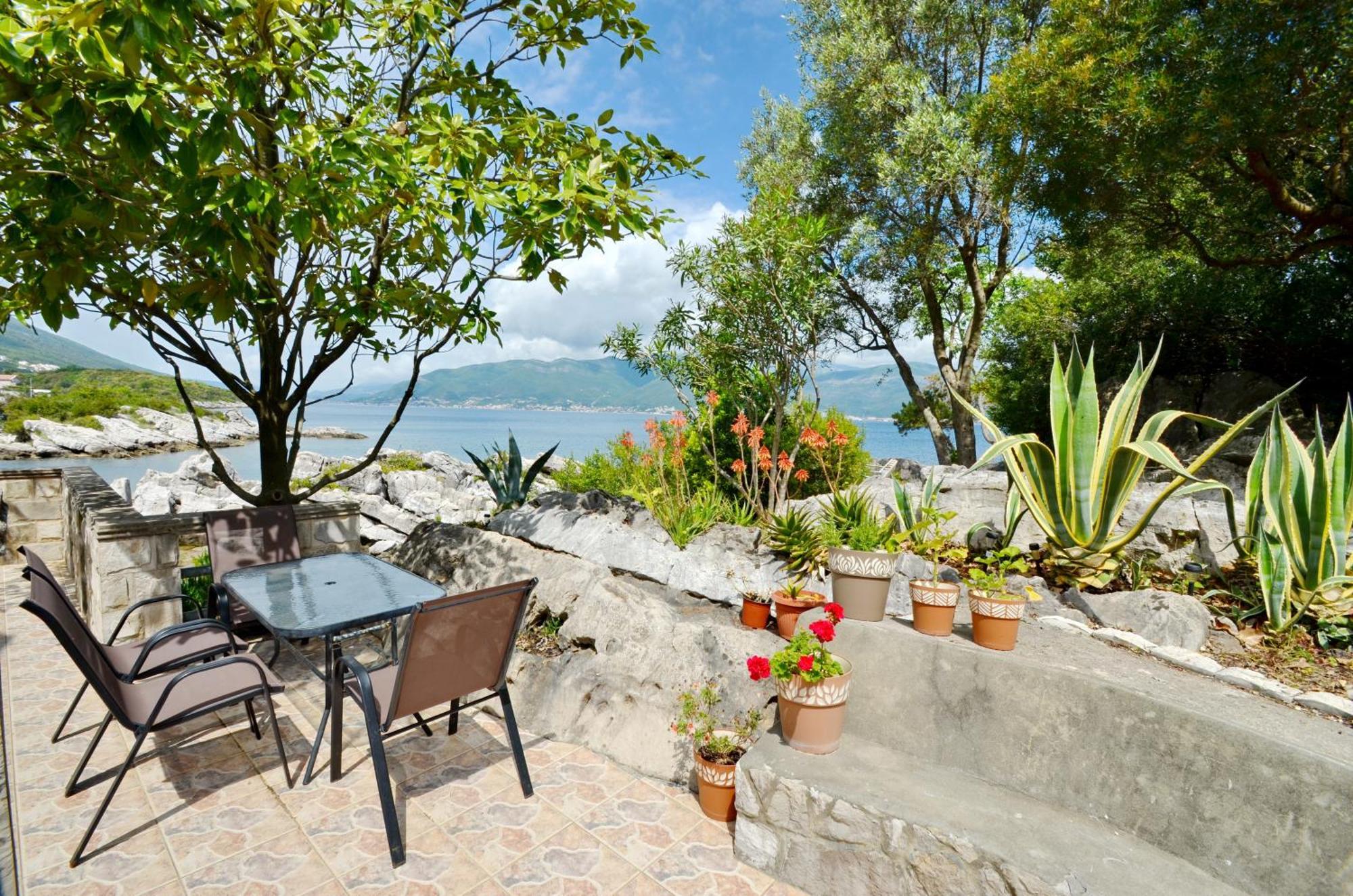 Holiday Home Brinic Tivat Eksteriør billede