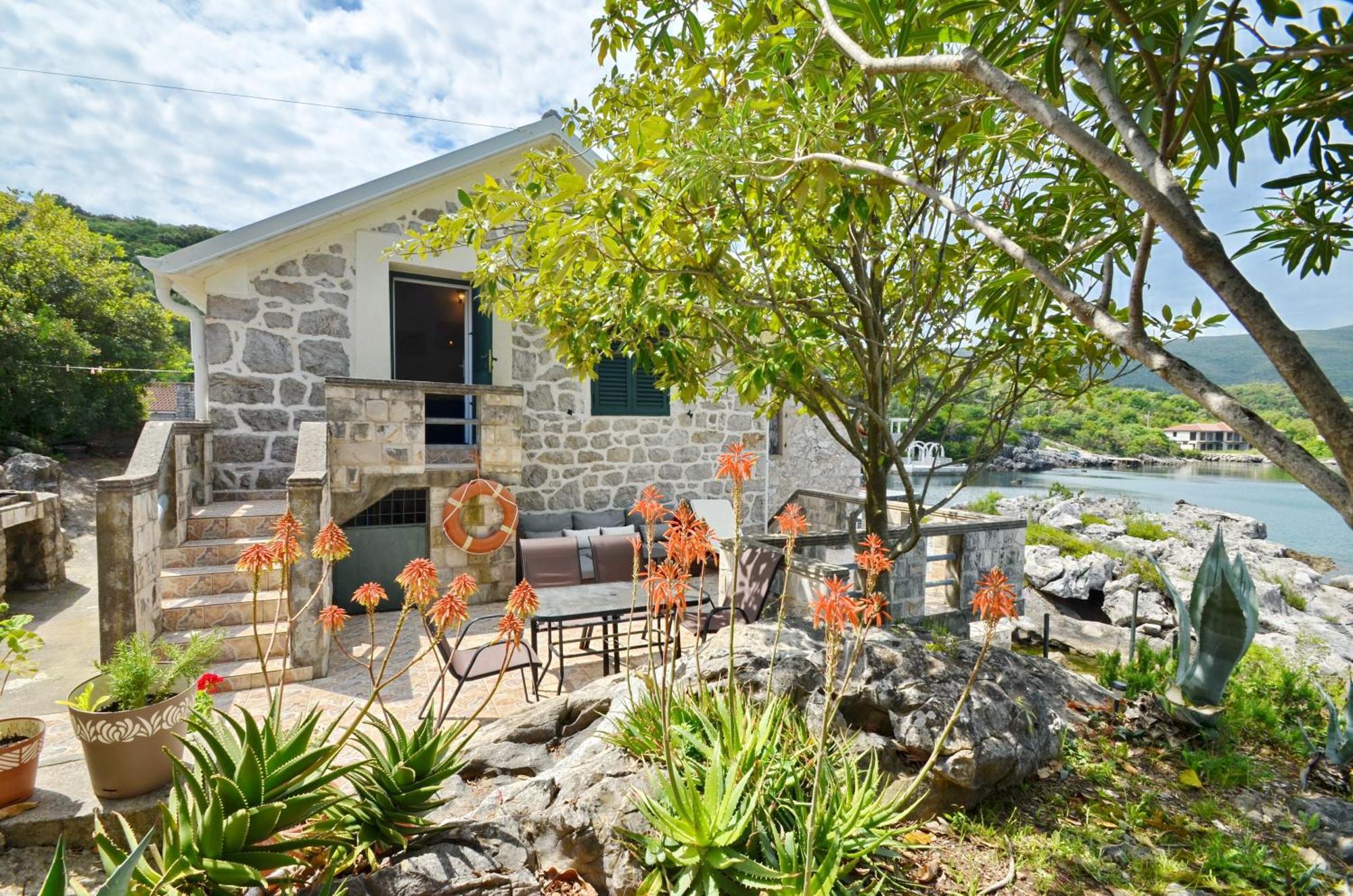 Holiday Home Brinic Tivat Eksteriør billede
