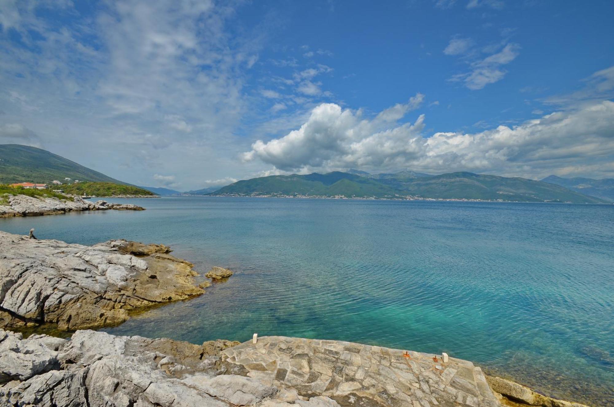 Holiday Home Brinic Tivat Eksteriør billede