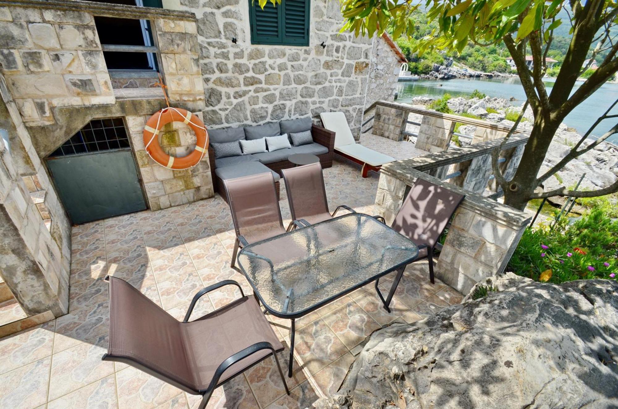 Holiday Home Brinic Tivat Eksteriør billede