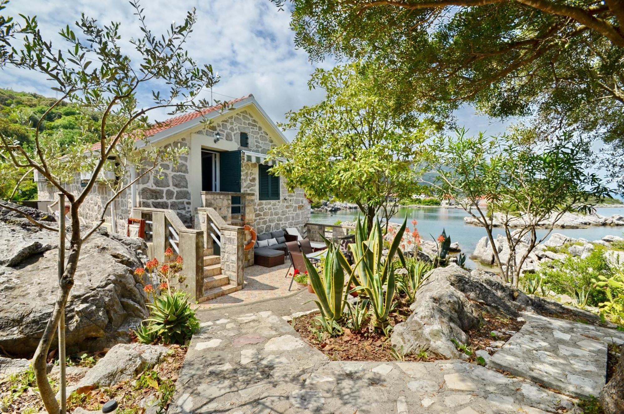 Holiday Home Brinic Tivat Eksteriør billede